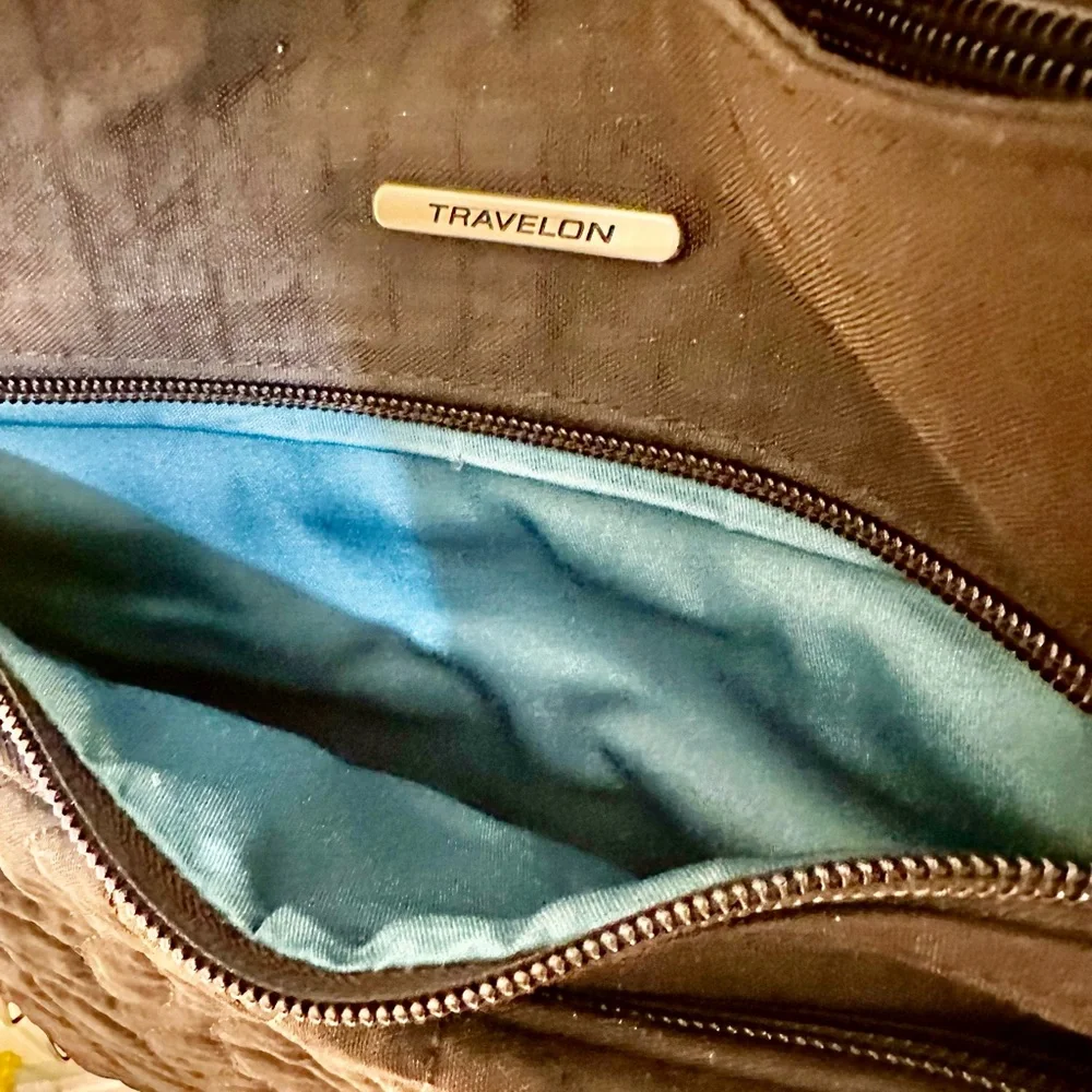 Travelon Black Front-Quilted Crossbody travel or Campus Bag - Picture 4 of 12